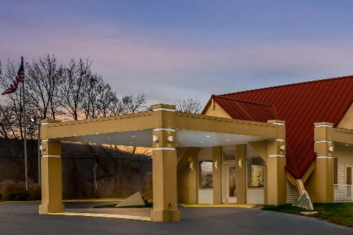 Econo Lodge Inn & Suites Binghamton image 1